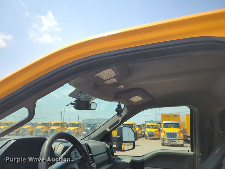 image for item NW9692 2017 Ford F350 Super Duty utility bed pickup truck