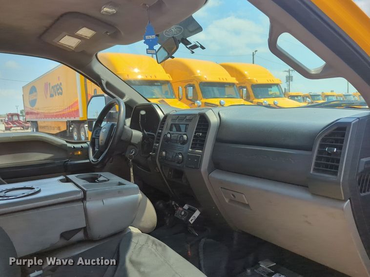 image for item NW9692 2017 Ford F350 Super Duty utility bed pickup truck