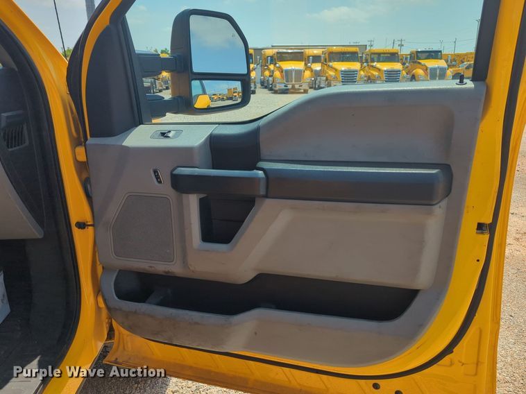 image for item NW9692 2017 Ford F350 Super Duty utility bed pickup truck