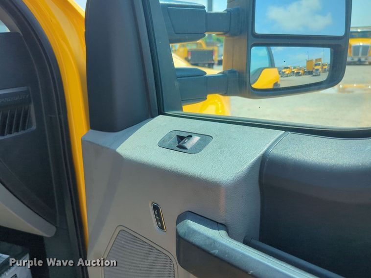 image for item NW9692 2017 Ford F350 Super Duty utility bed pickup truck