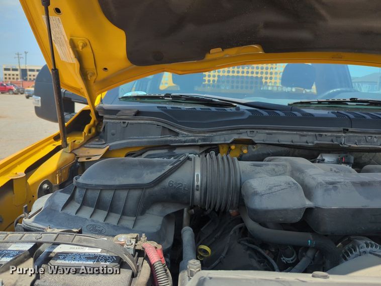 image for item NW9692 2017 Ford F350 Super Duty utility bed pickup truck