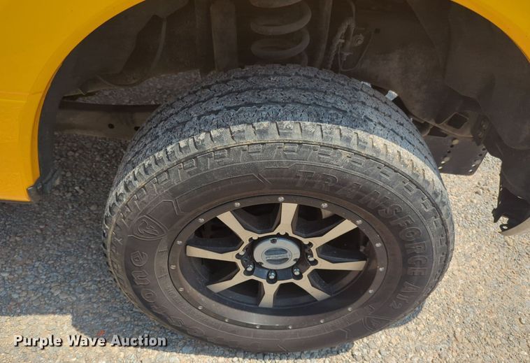 image for item NW9692 2017 Ford F350 Super Duty utility bed pickup truck