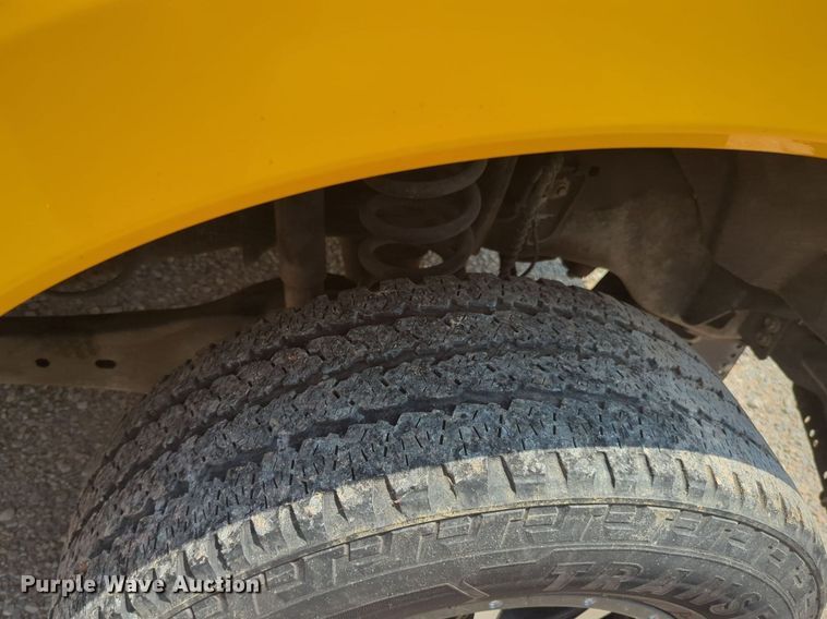 image for item NW9692 2017 Ford F350 Super Duty utility bed pickup truck