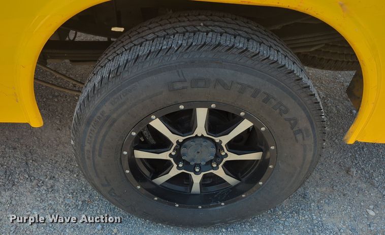 image for item NW9692 2017 Ford F350 Super Duty utility bed pickup truck