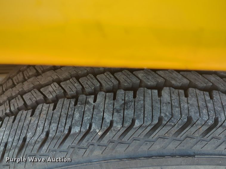 image for item NW9692 2017 Ford F350 Super Duty utility bed pickup truck