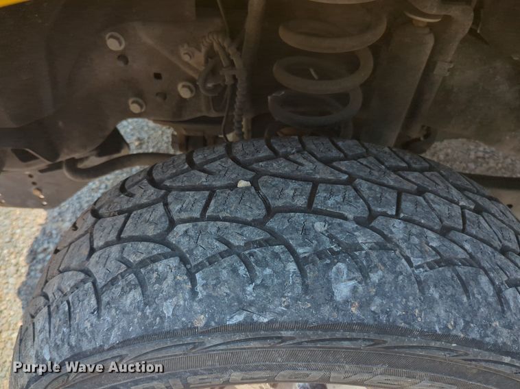 image for item NW9692 2017 Ford F350 Super Duty utility bed pickup truck