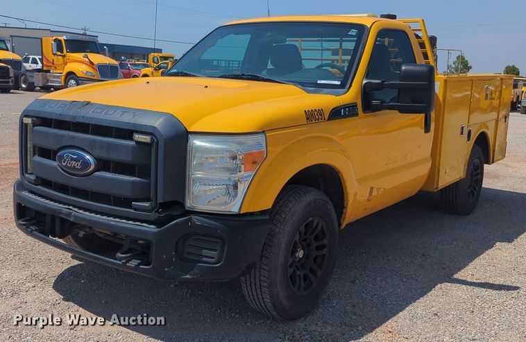 image for item NW9695 2015 Ford  F350 Super Duty utility bed pickup truck