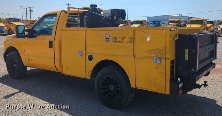 image for item NW9695 2015 Ford  F350 Super Duty utility bed pickup truck