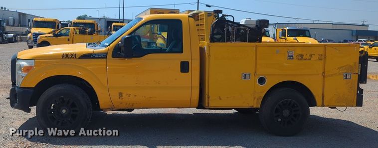 image for item NW9695 2015 Ford  F350 Super Duty utility bed pickup truck