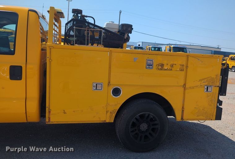 image for item NW9695 2015 Ford  F350 Super Duty utility bed pickup truck