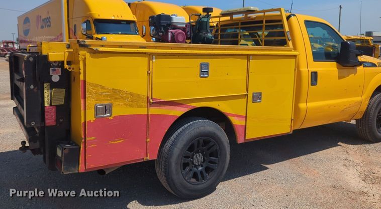 image for item NW9695 2015 Ford  F350 Super Duty utility bed pickup truck