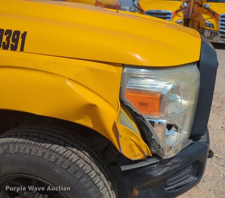 image for item NW9695 2015 Ford  F350 Super Duty utility bed pickup truck