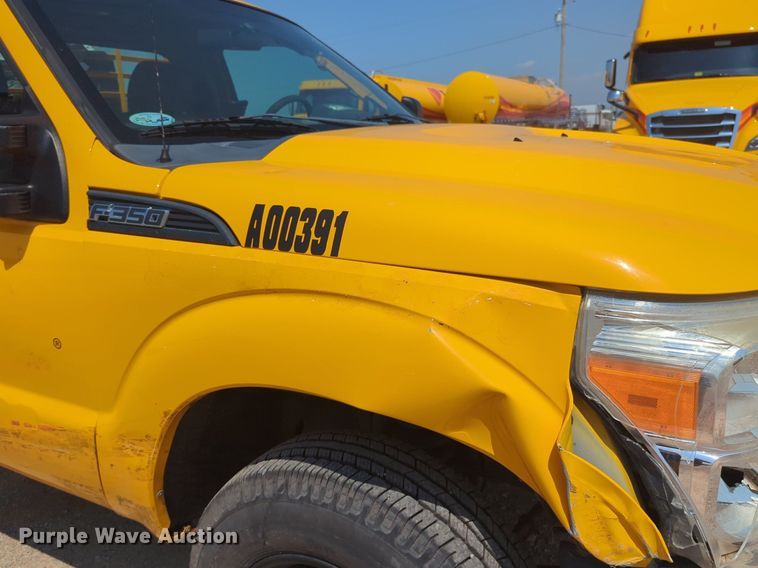 image for item NW9695 2015 Ford  F350 Super Duty utility bed pickup truck