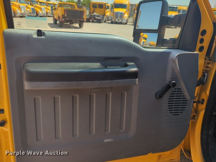 image for item NW9695 2015 Ford  F350 Super Duty utility bed pickup truck