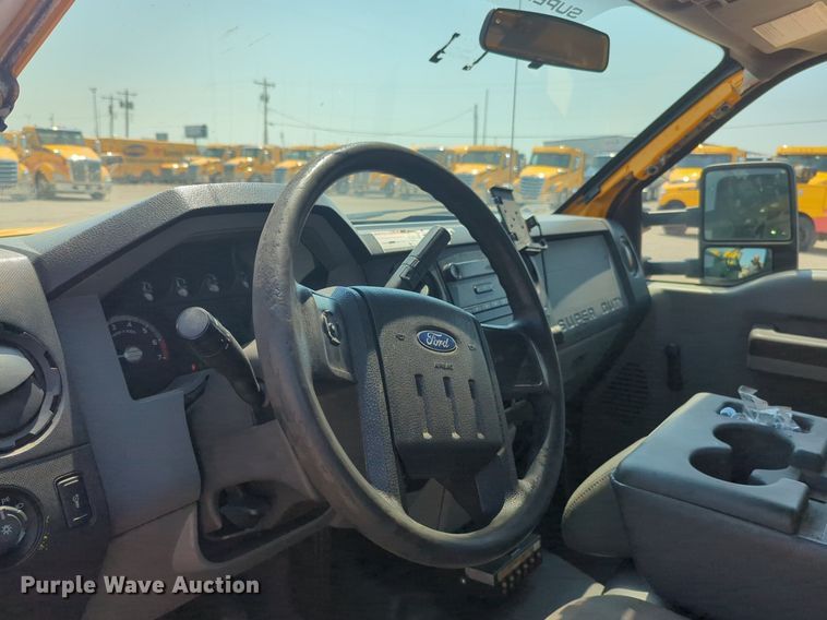 image for item NW9695 2015 Ford  F350 Super Duty utility bed pickup truck