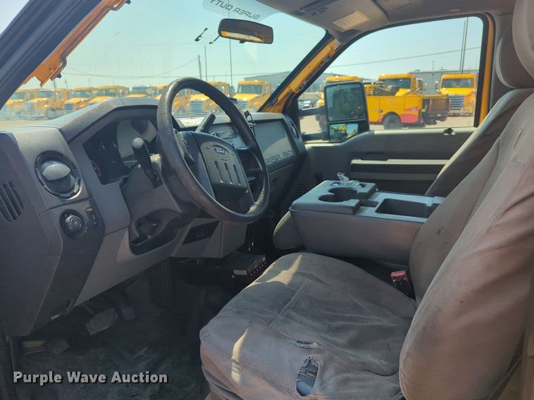 image for item NW9695 2015 Ford  F350 Super Duty utility bed pickup truck