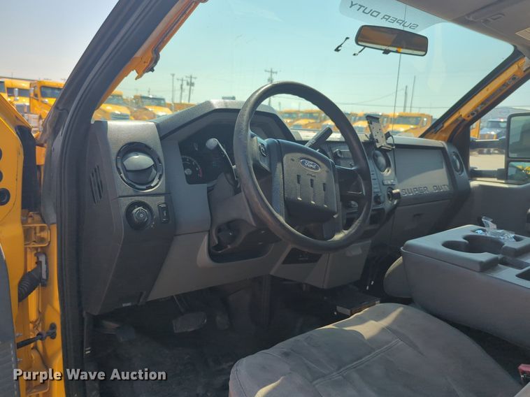 image for item NW9695 2015 Ford  F350 Super Duty utility bed pickup truck