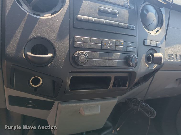 image for item NW9695 2015 Ford  F350 Super Duty utility bed pickup truck