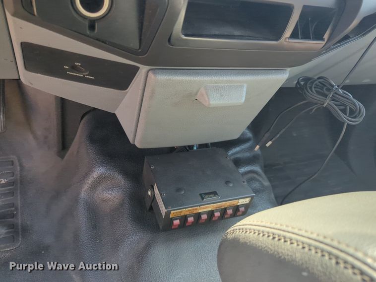 image for item NW9695 2015 Ford  F350 Super Duty utility bed pickup truck