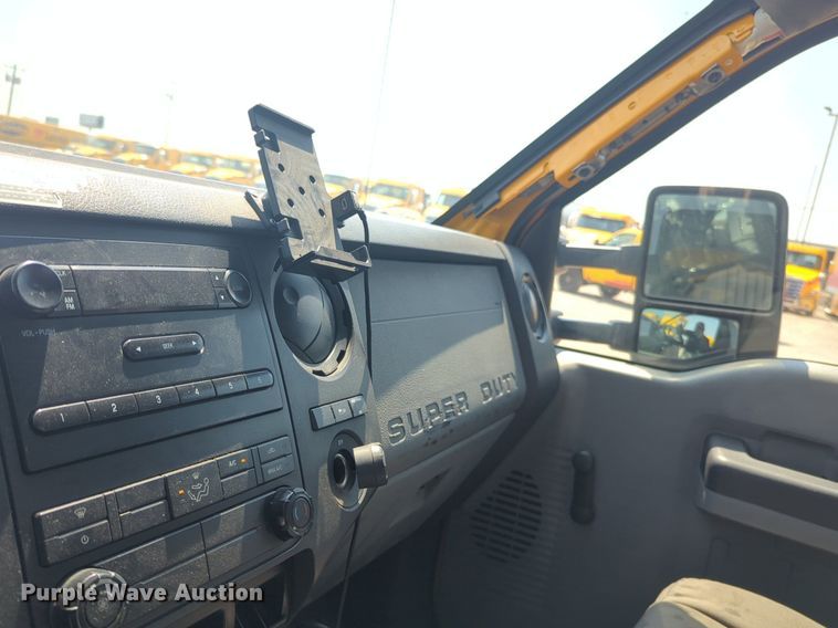 image for item NW9695 2015 Ford  F350 Super Duty utility bed pickup truck