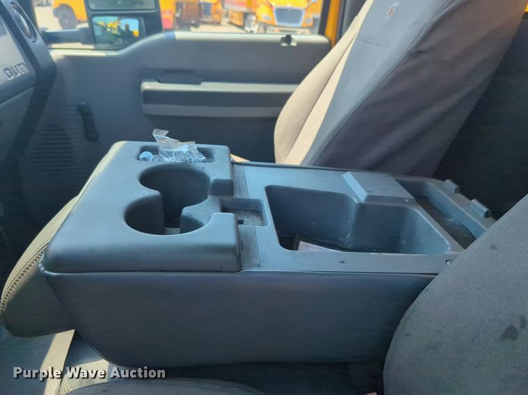 image for item NW9695 2015 Ford  F350 Super Duty utility bed pickup truck