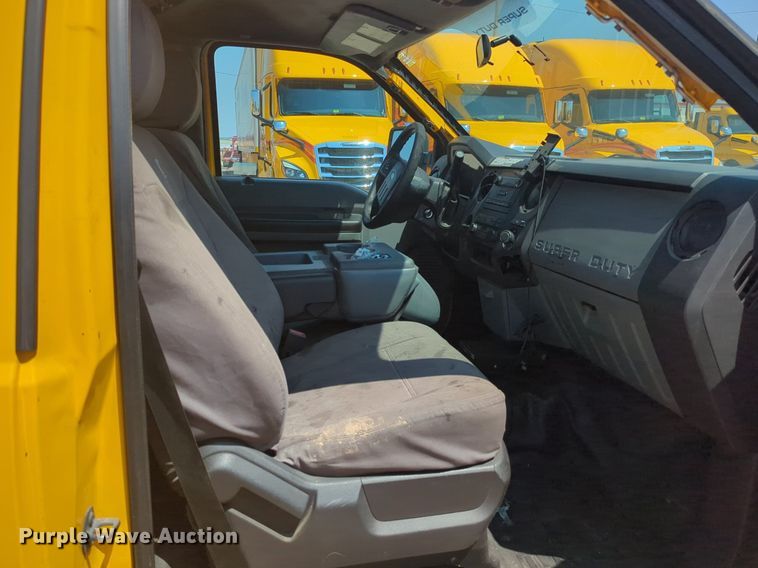 image for item NW9695 2015 Ford  F350 Super Duty utility bed pickup truck