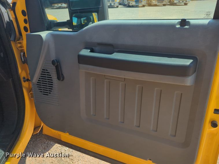 image for item NW9695 2015 Ford  F350 Super Duty utility bed pickup truck