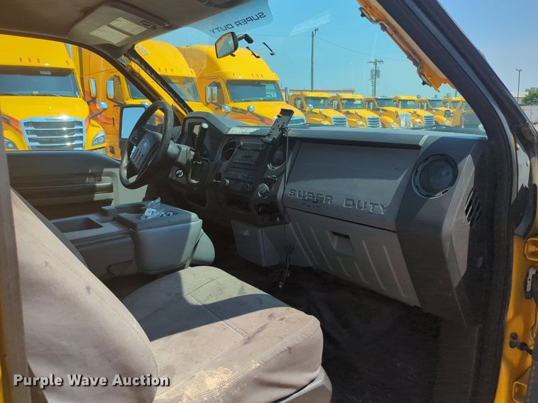 image for item NW9695 2015 Ford  F350 Super Duty utility bed pickup truck