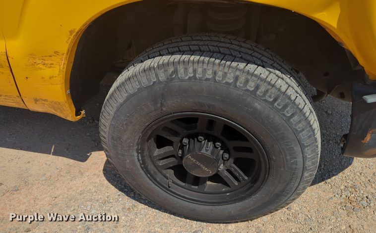 image for item NW9695 2015 Ford  F350 Super Duty utility bed pickup truck