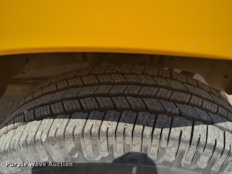 image for item NW9695 2015 Ford  F350 Super Duty utility bed pickup truck