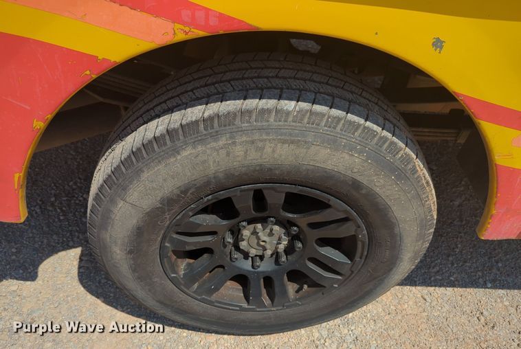 image for item NW9695 2015 Ford  F350 Super Duty utility bed pickup truck