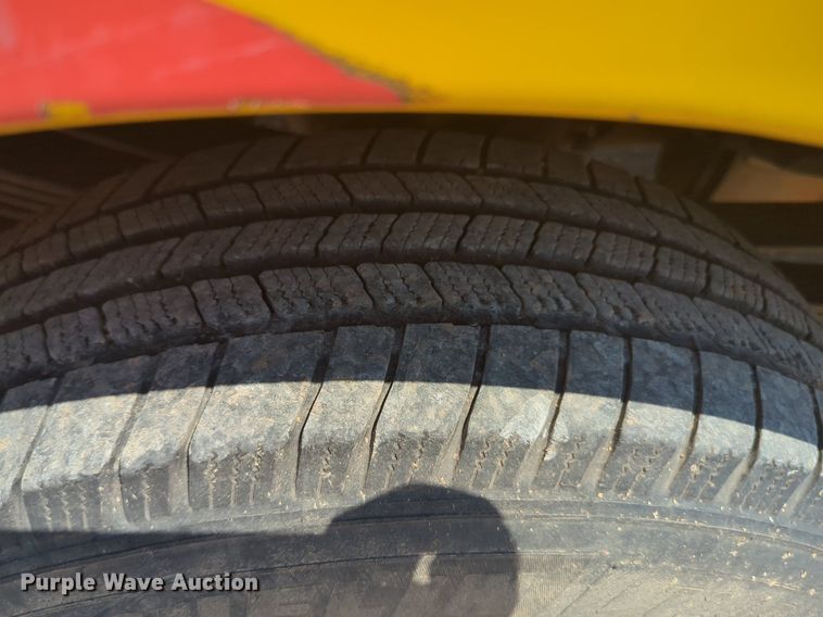 image for item NW9695 2015 Ford  F350 Super Duty utility bed pickup truck