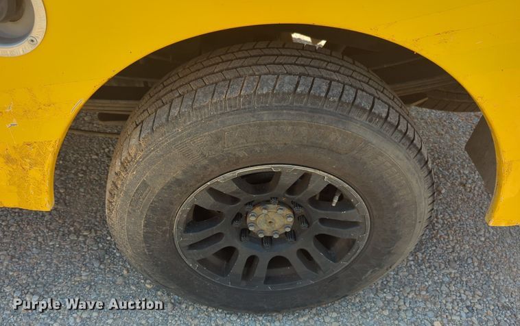 image for item NW9695 2015 Ford  F350 Super Duty utility bed pickup truck