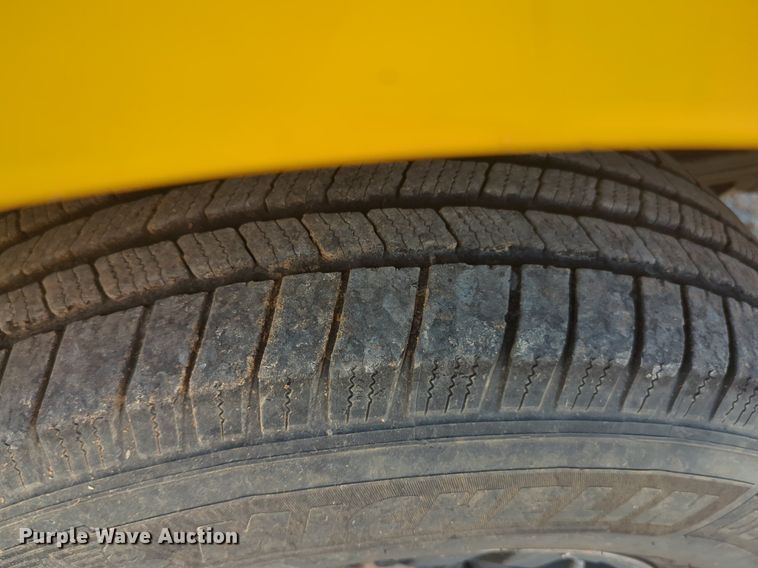 image for item NW9695 2015 Ford  F350 Super Duty utility bed pickup truck