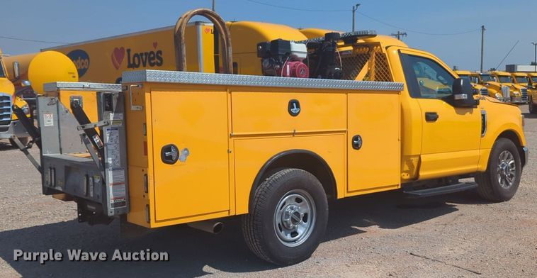 image for item NW9697 2020 Ford F350 Super Duty utility bed pickup truck