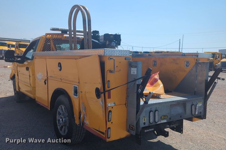 image for item NW9697 2020 Ford F350 Super Duty utility bed pickup truck