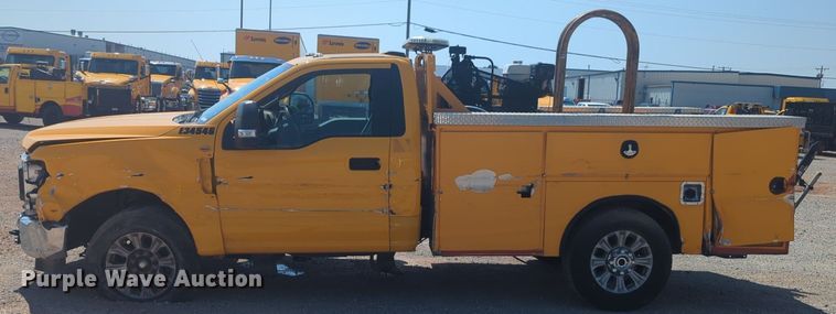 image for item NW9697 2020 Ford F350 Super Duty utility bed pickup truck