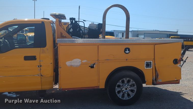 image for item NW9697 2020 Ford F350 Super Duty utility bed pickup truck