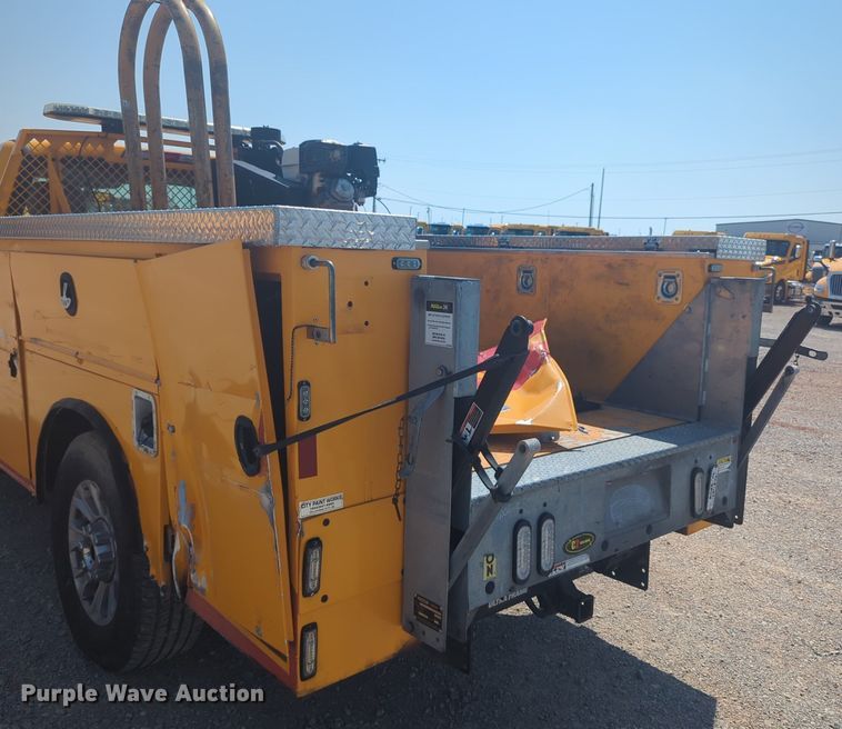 image for item NW9697 2020 Ford F350 Super Duty utility bed pickup truck