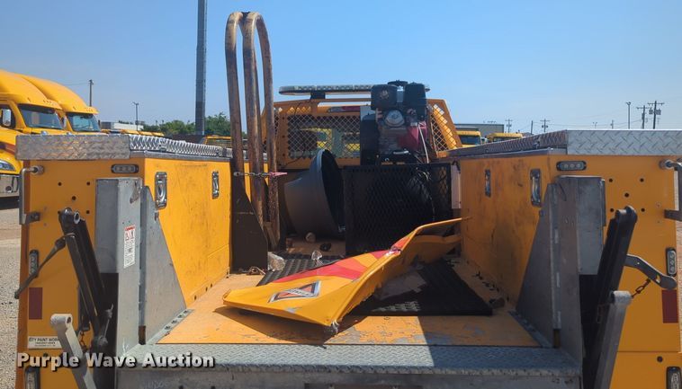 image for item NW9697 2020 Ford F350 Super Duty utility bed pickup truck