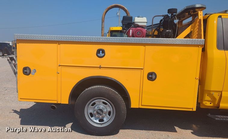 image for item NW9697 2020 Ford F350 Super Duty utility bed pickup truck