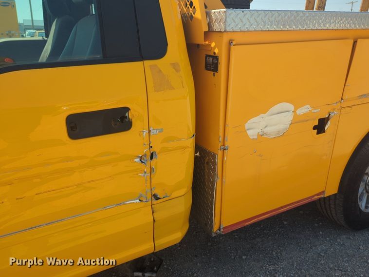 image for item NW9697 2020 Ford F350 Super Duty utility bed pickup truck