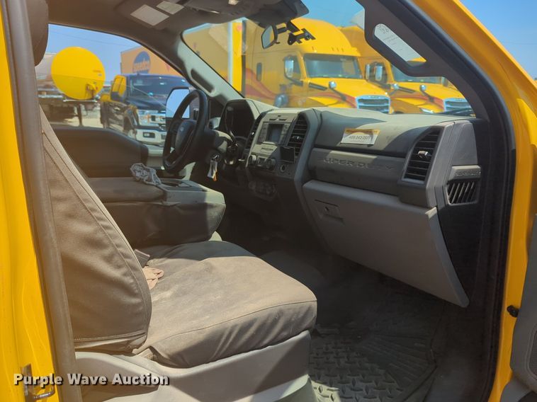 image for item NW9697 2020 Ford F350 Super Duty utility bed pickup truck