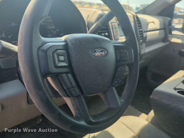 image for item NW9697 2020 Ford F350 Super Duty utility bed pickup truck