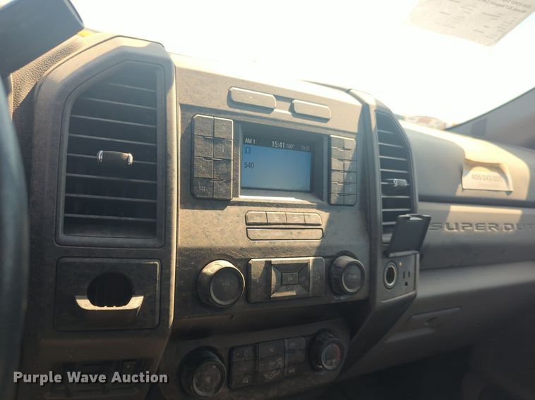 image for item NW9697 2020 Ford F350 Super Duty utility bed pickup truck