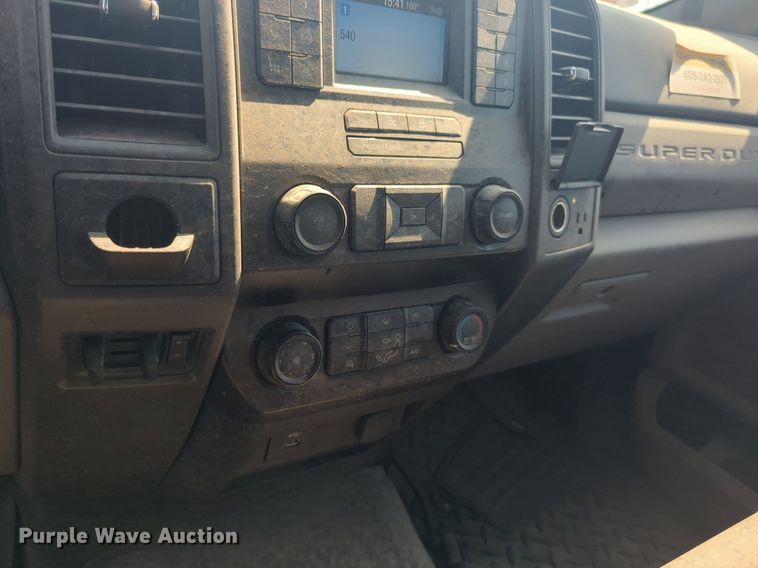 image for item NW9697 2020 Ford F350 Super Duty utility bed pickup truck