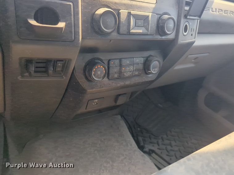 image for item NW9697 2020 Ford F350 Super Duty utility bed pickup truck