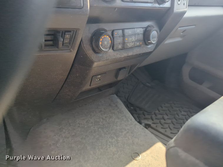 image for item NW9697 2020 Ford F350 Super Duty utility bed pickup truck