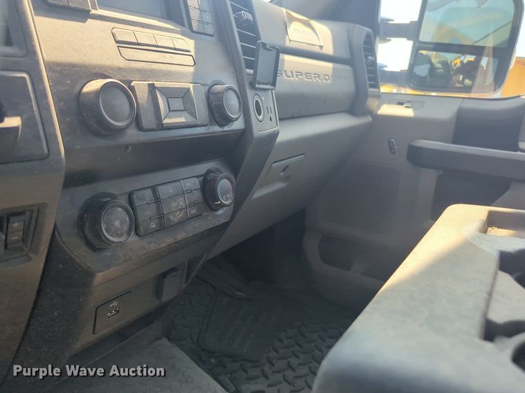 image for item NW9697 2020 Ford F350 Super Duty utility bed pickup truck