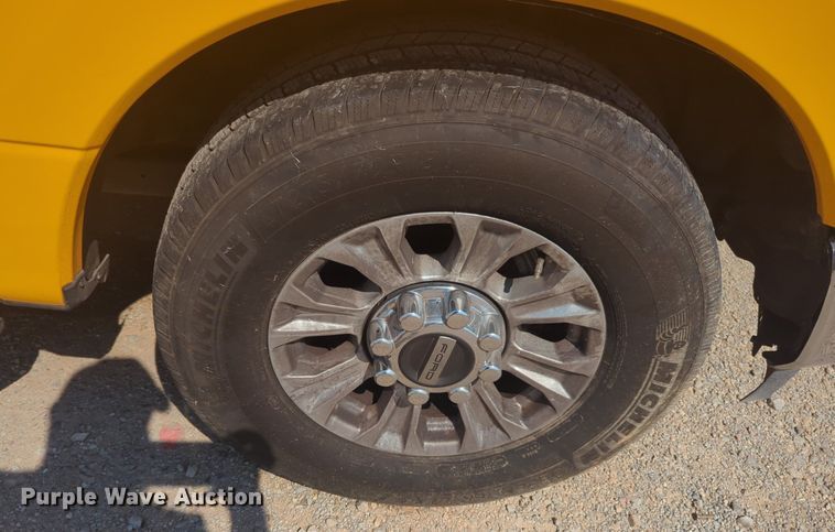 image for item NW9697 2020 Ford F350 Super Duty utility bed pickup truck